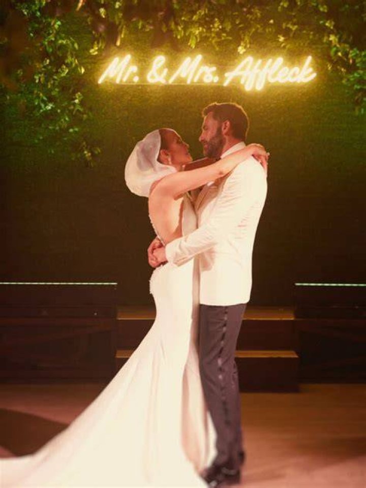 Ben Affleck & Jennifer Lopez Take Romance To Miami In 1st Pics Together Since Montana Getaway
