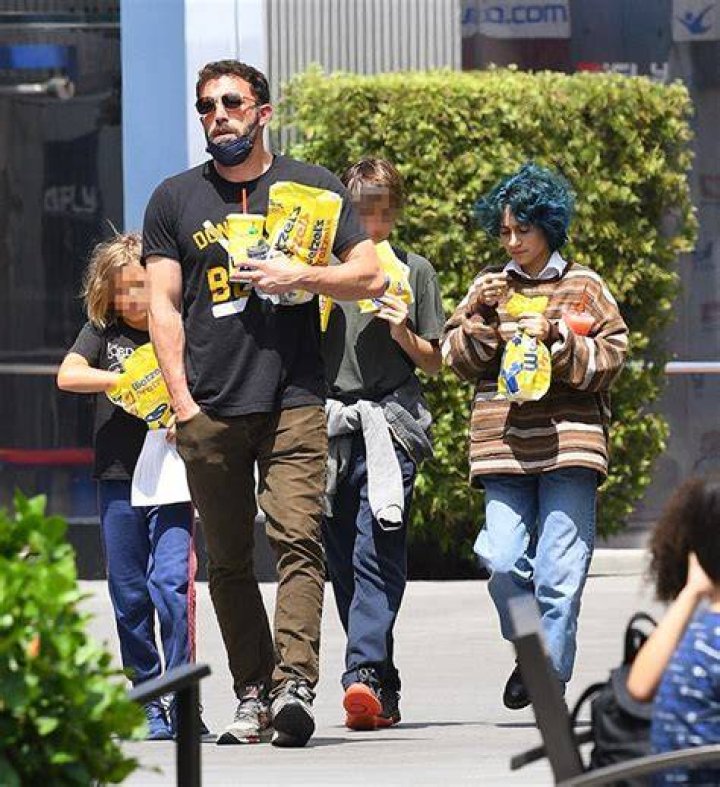 Ben Affleck Takes Jennifer Lopez’s Daughter & His Kids For A Walk – Hollywood Life