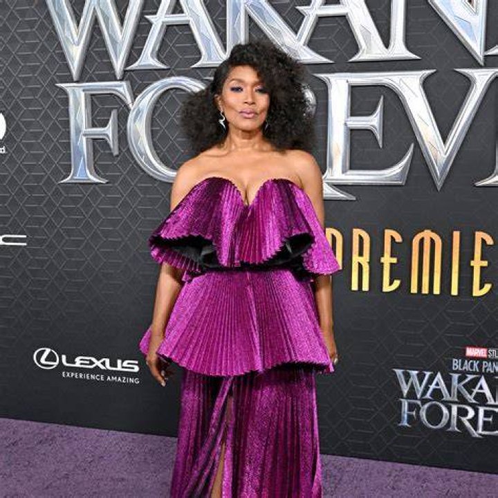 Best Movie Premiere Dresses — Star Wars & More December Red Carpets – Hollywood Life