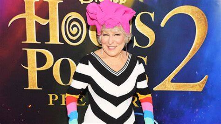 Bette Middler’s Pink Headpiece & Stripe Dress ‘Hocus Pocus 2’ Premiere – Hollywood Life