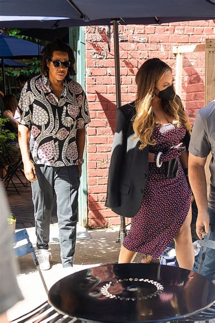 Beyonce & Jay-Z Go On Rare Lunch Outing In NYC – Hollywood Life