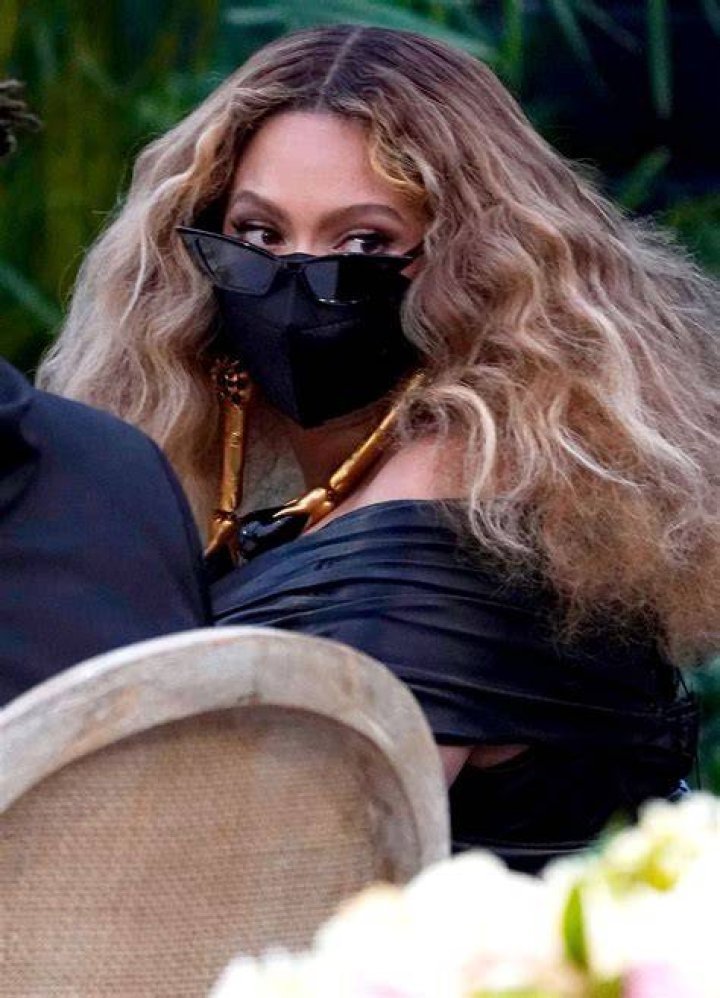 Beyonce & Jay-Z PDA On Grammys Night: Pics – Hollywood Life