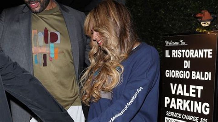 Beyonce’s Mini Skirt: Holds Hands With Jay-Z On Date: Photos – Hollywood Life
