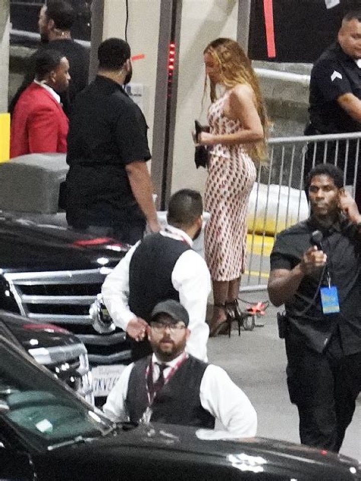 Beyonce Shows Up To Drake’s Concert At The Same Time As LeBron James – Hollywood Life