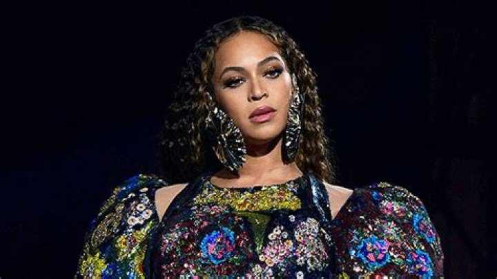 Beyonce Wows In Lime Green Gown During Renaissance Tour: Photos – Hollywood Life