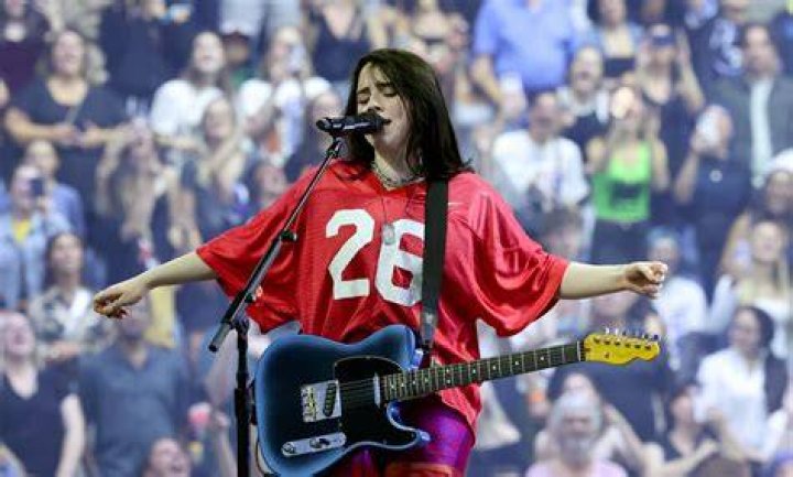 Billie Eilish Fans Praise Her As ‘Stunning’ In New Selfie After She Urges People To ‘Normalize Real Bodies’
