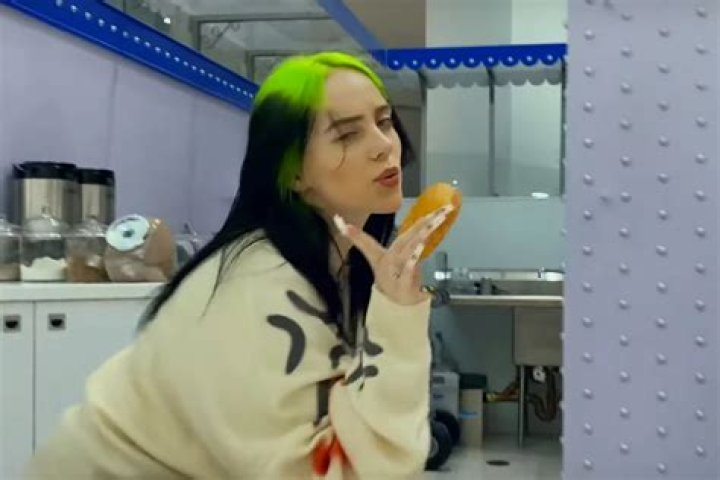 Billie Eilish Frolics Through An Empty Mall While Declaring Herself ‘The Man’ In New ‘Therefore I Am’