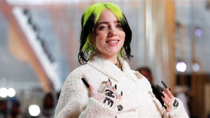 Billie Eilish Twerking In Behind The Scenes Video For ‘Therefore I Am’ – Hollywood Life