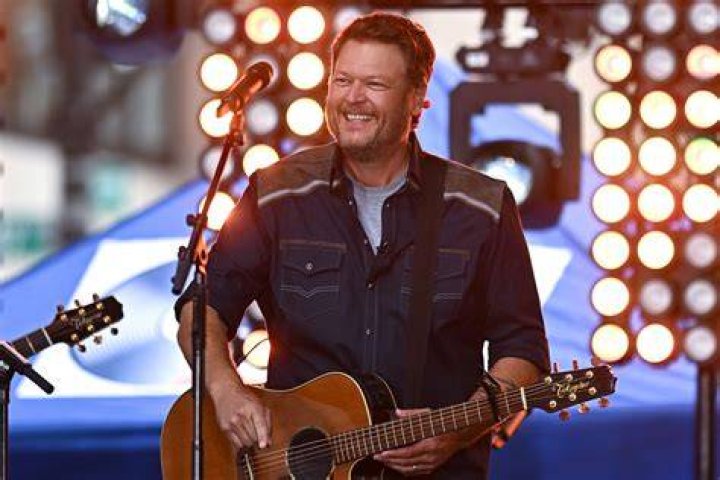 Blake Shelton Admits He ‘Lies’ To ‘The Voice’ Coaches In Hilarious Look At Season 19 — Watch