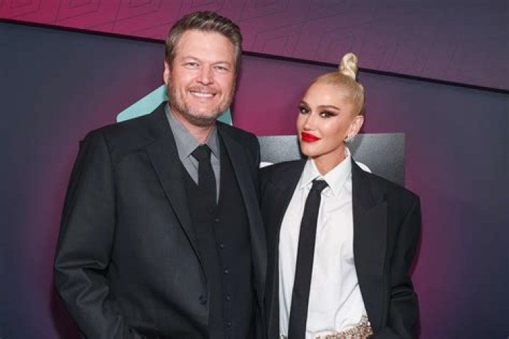 Blake Shelton & Gwen Stefani: He Loves Getting Red Lipstick Marks From Kissing Her