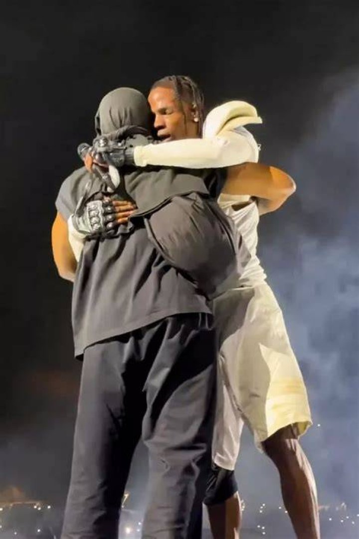 Blasts Kanye West On Stage – Hollywood Life