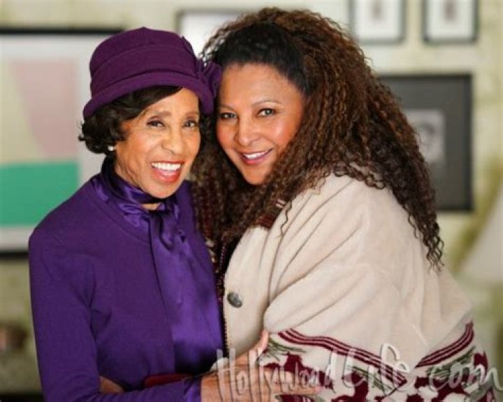 ‘Bless This Mess’ Exclusive Photos: The Legendary Marla Gibbs Comes To Town