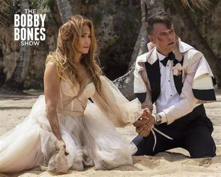 Bobby Bones Talks His ‘No Phone’ Policy At His Wedding – Hollywood Life