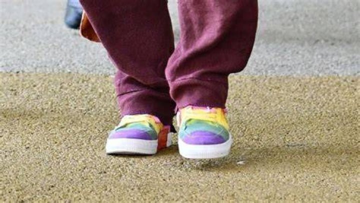 Brad Pitt Rocks Rainbow Sneakers, Carries Guitar In Venice: Photo – Hollywood Life