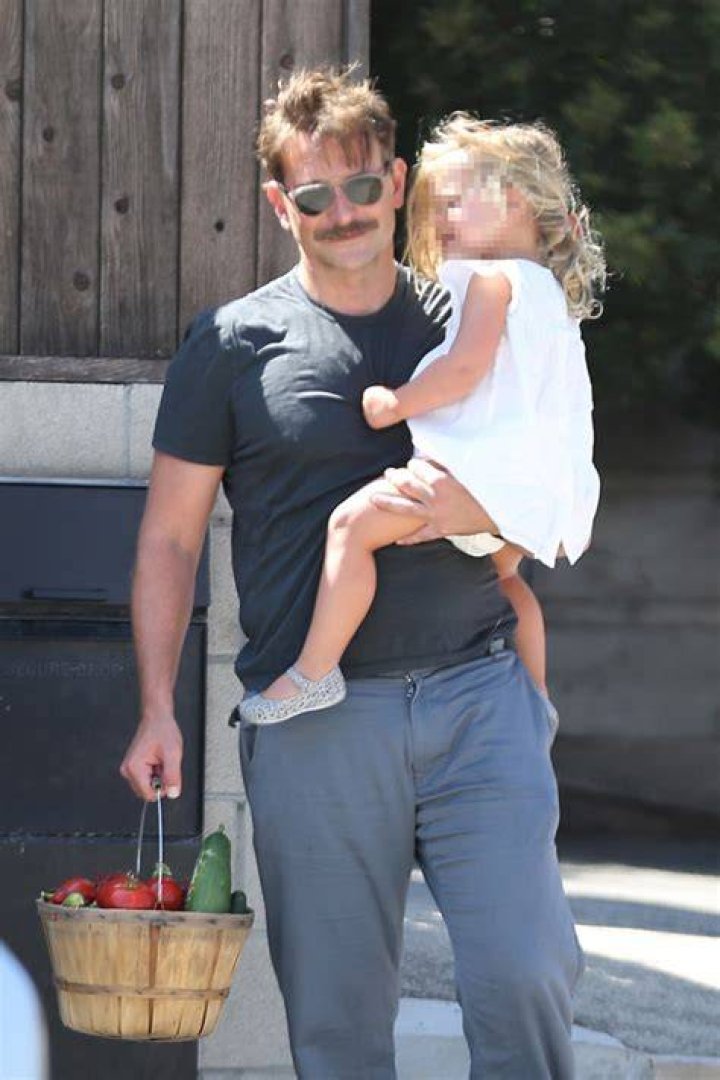 Bradley Cooper All Smiles While Carrying Adorable Daughter Lea, 2, After Getting Haircut – Pic