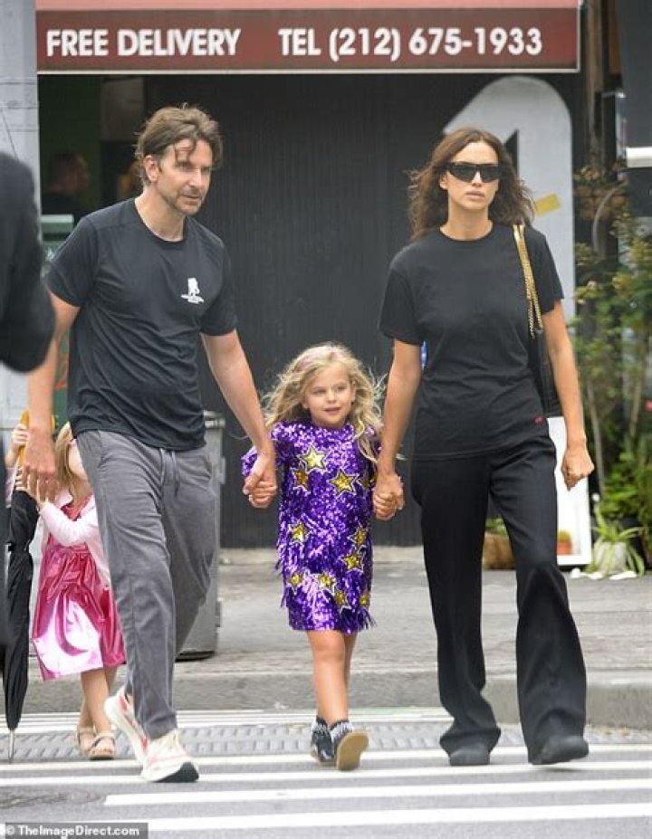 Bradley Cooper & Irina Shayk Hug In NYC Amid Romance Rumors: Photos – Hollywood Life