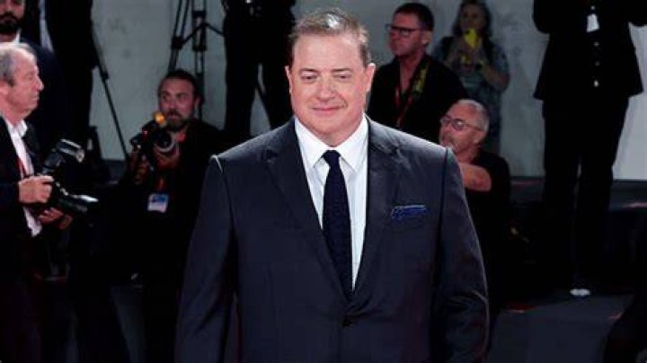 Brendan Fraser Cries While Getting Standing Ovation For ‘The Whale’ – Hollywood Life