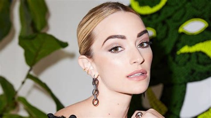 Brianne Howey Talks The Show’s Big Twist – Hollywood Life