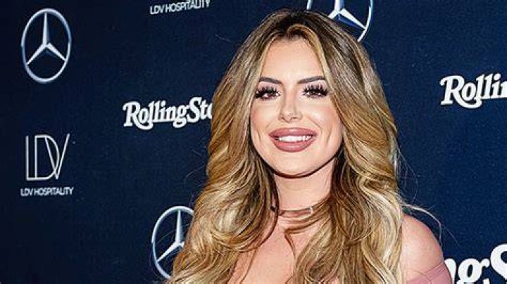 Brielle Biermann, 22, Rocks Little Black Dress To Ring In 2020 With Friends — Pic