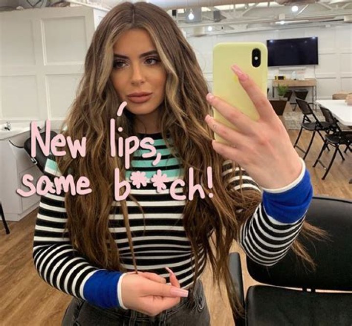 Brielle Biermann, 22, Shows Off Straight Brown Hair & Small Lips In New Pic: ‘I’m Completely Different’