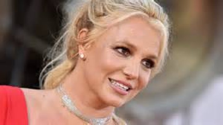 Britney Spears, 36 & Mom Of 2, Reveals Her Insanely Toned Abs In Sexy Red Lingerie