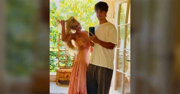 Britney Spears Dances In Sparkly Dress To James Brown: Video – Hollywood Life