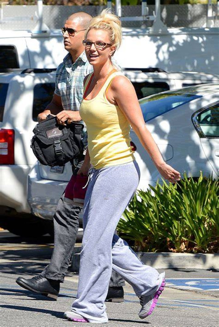 Britney Spears Rocks ‘Nerdy’ Glasses In Selfie: Photo – Hollywood Life