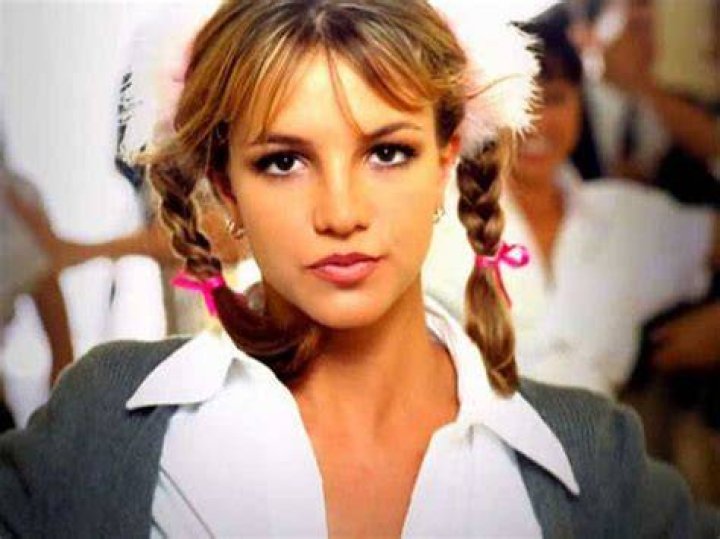 Britney Spears Rocks New ‘Baby One More Time’ Outfit – Watch – Hollywood Life
