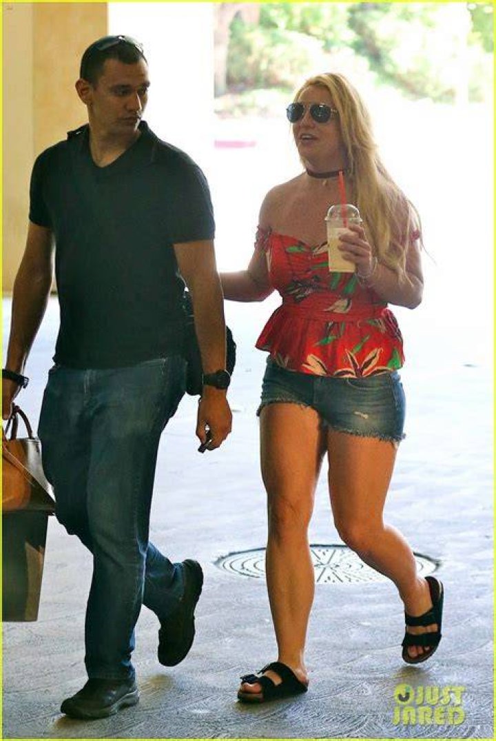 Britney Spears Rocks Short Shorts While Out 1 Day Before Addressing Court In Conservatorship Hearing