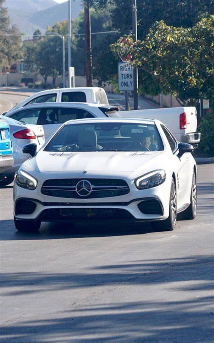 Britney Spears’s Car Ran Out Of Gas While Driving Down LA Highway – Hollywood Life