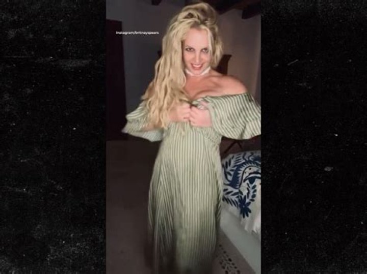 Britney Spears Shows Off Her Ripped Abs In Short Shorts While Dancing Around Her Living Room