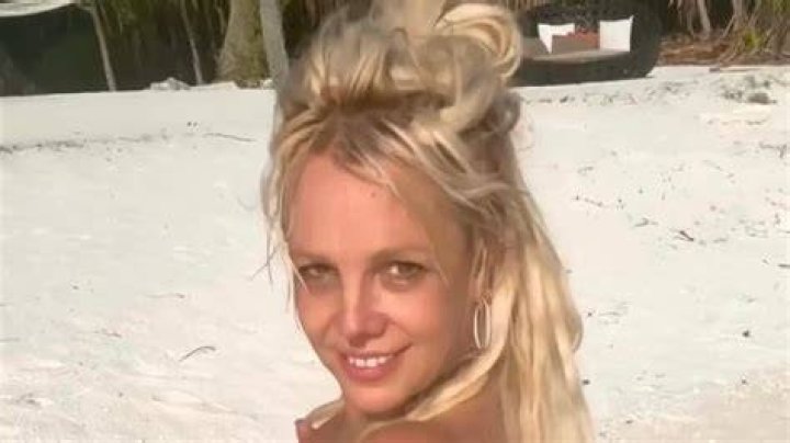 Britney Spears Stuns In Sexy Hawaiian Bikini Video As She Rolls Around In The Sand At Sunset — Watch