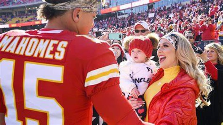 Brittany Mahomes Brings Kids Bronze & Sterling To Patrick’s Game – Hollywood Life