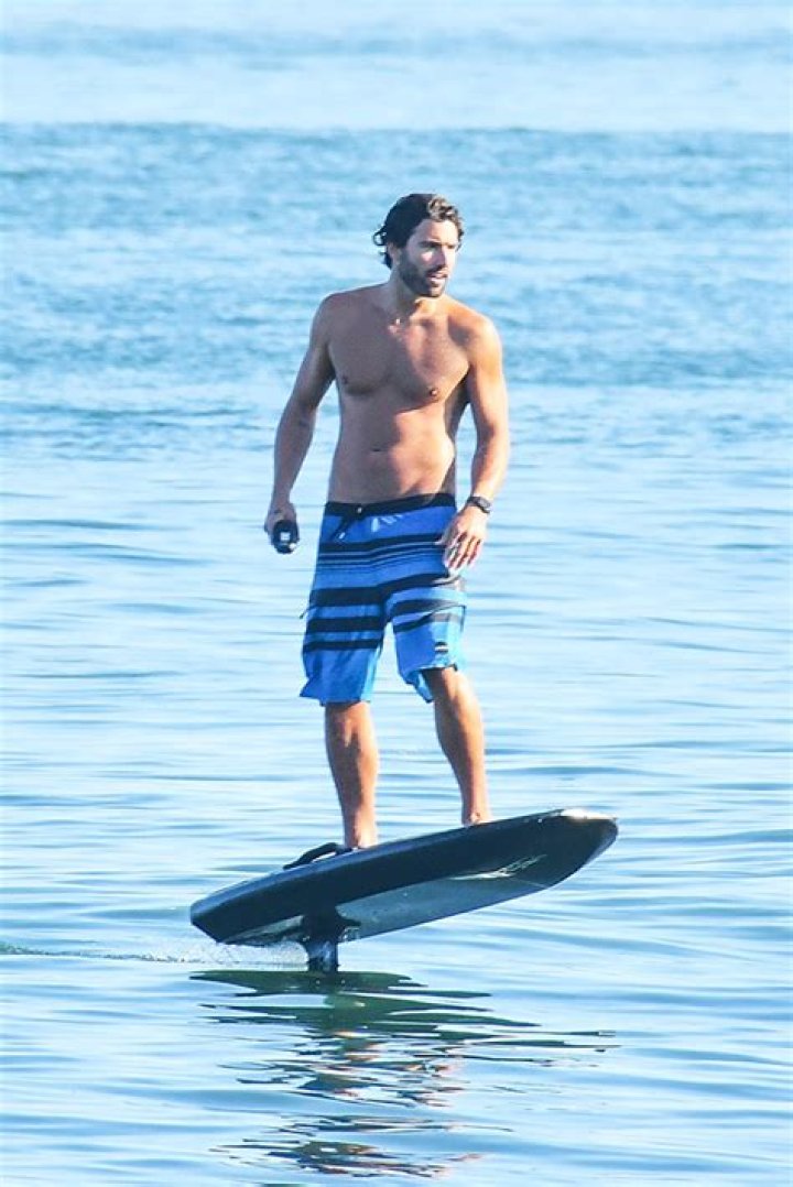 Brody Jenner Goes Shirtless While Surfing The Waves Of Malibu — Pics – Hollywood Life