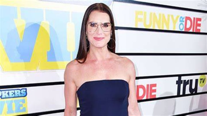Brooke Shields Shed Her Clothes & Went Fully Natural For Earth Day – Hollywood Life