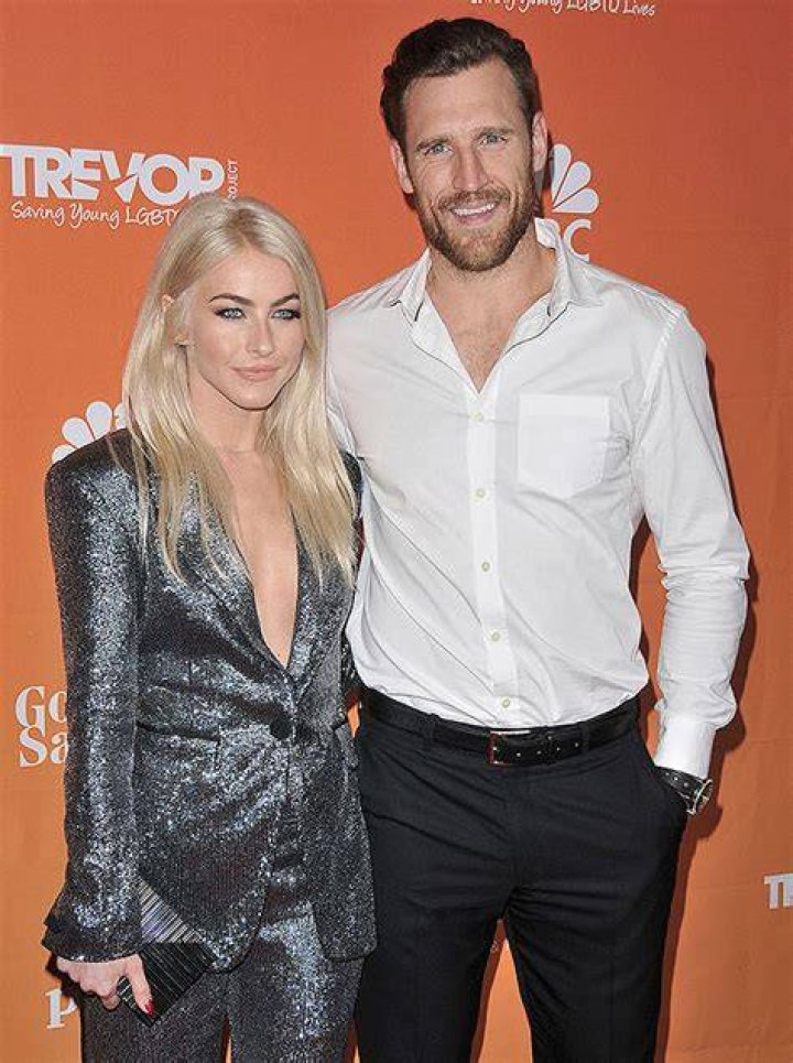 Brooks Laich’s Reaction To Julianne Hough Filing Divorce Docs – Hollywood Life