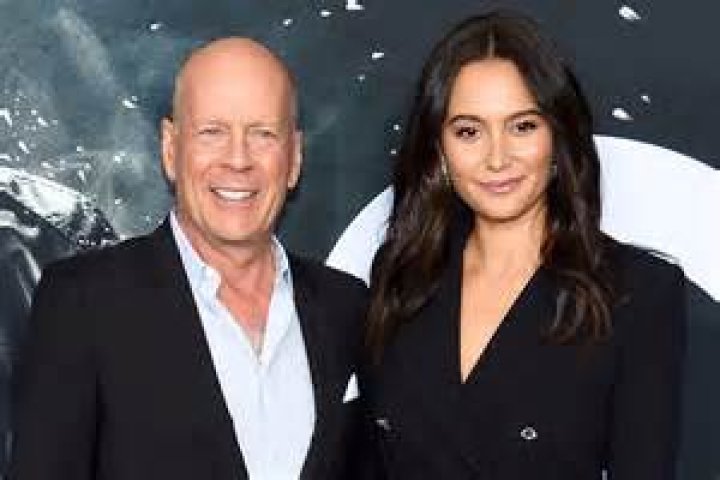 Bruce Willis’ Wife Emma Thanks Fans For ‘Love & Compassion’ After Actor’s Aphasia Diagnosis