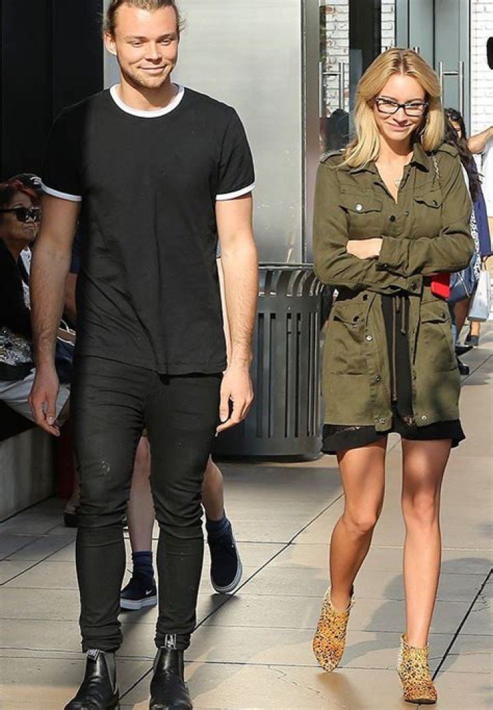Bryana Holly & Ashton Irwin Break Up — 5SOS Drummer Reveals Sad Split – Hollywood Life