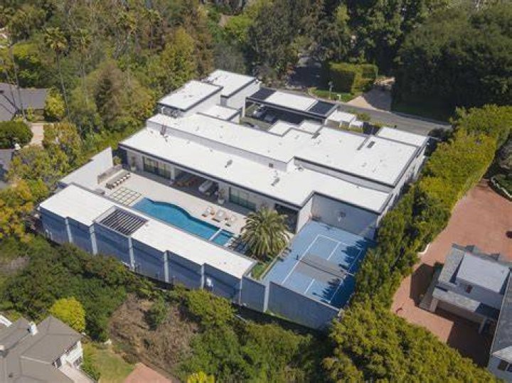 Caitlyn Jenner Is ‘Beyond Proud’ Of Kylie For Buying $36.5 Million Mansion & ‘Loves’ That She’s A Billionaire