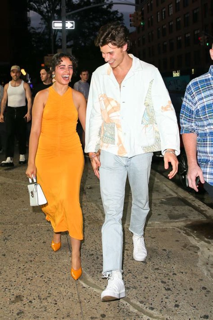 Camila Cabello’s ‘La Buena Vida’ Is About Shawn Mendes – Hollywood Life