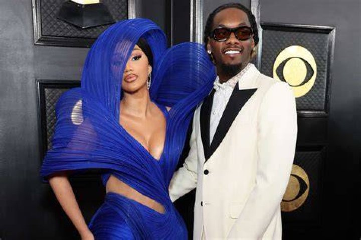 Cardi B & Offset Kiss At Super Bowl Party: Video – Hollywood Life