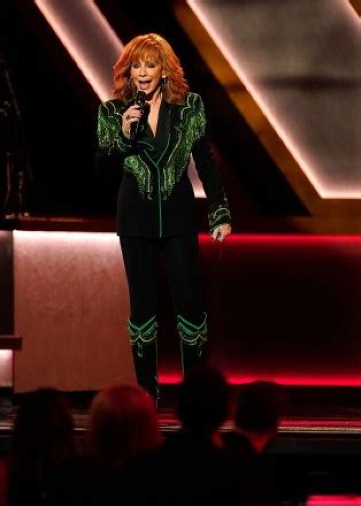 Carrie, Miranda, Reba Perform – Hollywood Life