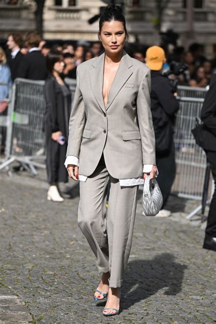 Celebrities At Paris Fashion Week — Hot Models On The Runway & Stylish Stars In The Front Row