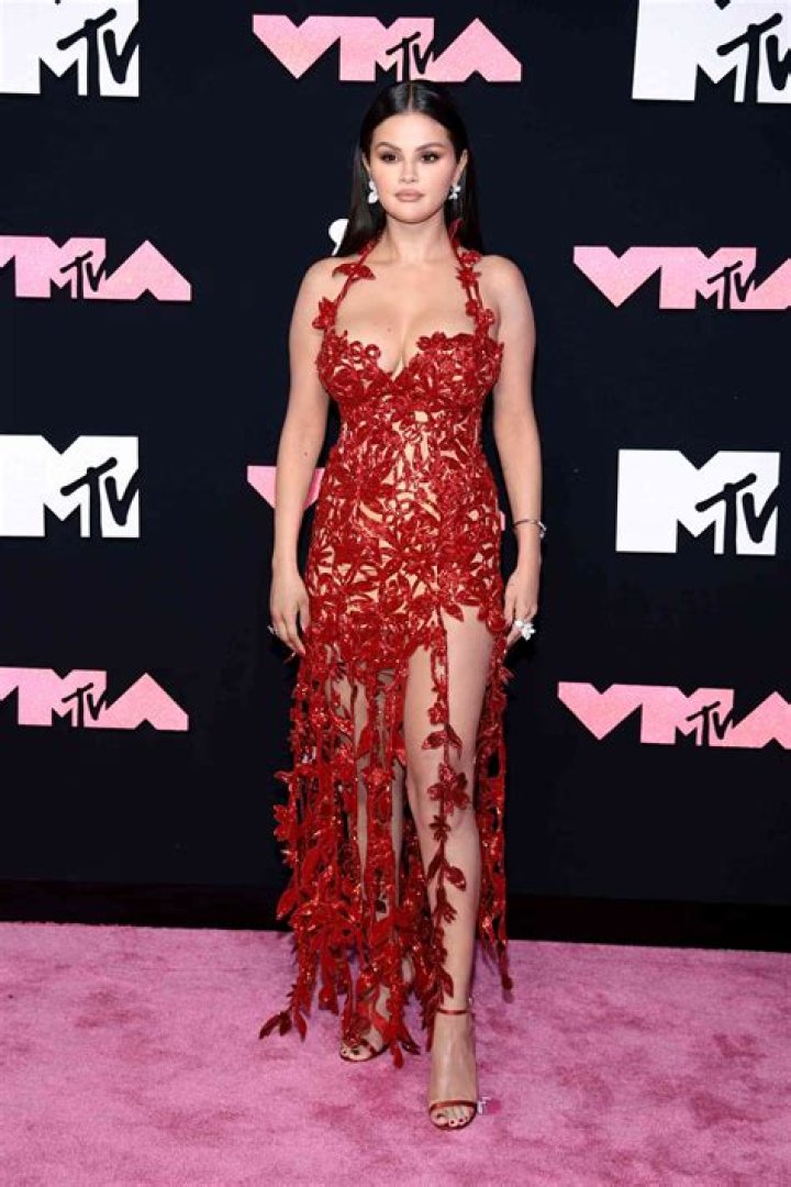 Celebrities Flaunting Underwear At The 2018 MTV VMAs — Pics