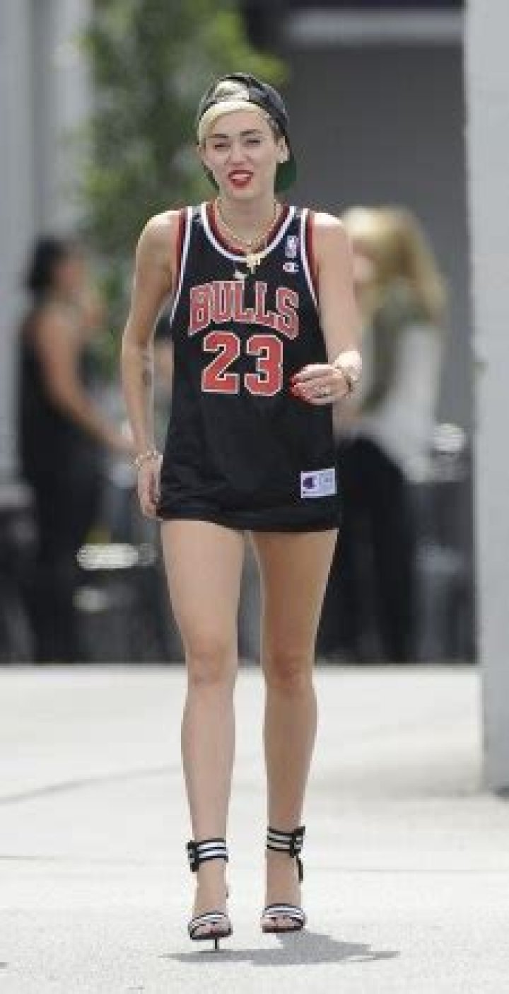 Celebrities In Basketball Jerseys – Pics Of Miley Cyrus & More – Hollywood Life