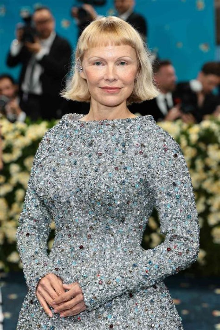 Celebrities Modeling On The Runway: Photos Of Pamela Anderson & More