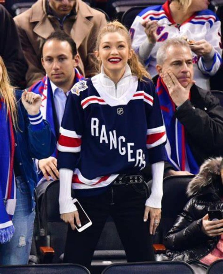 Celebs Wearing Sports Jerseys: Photos – Hollywood Life