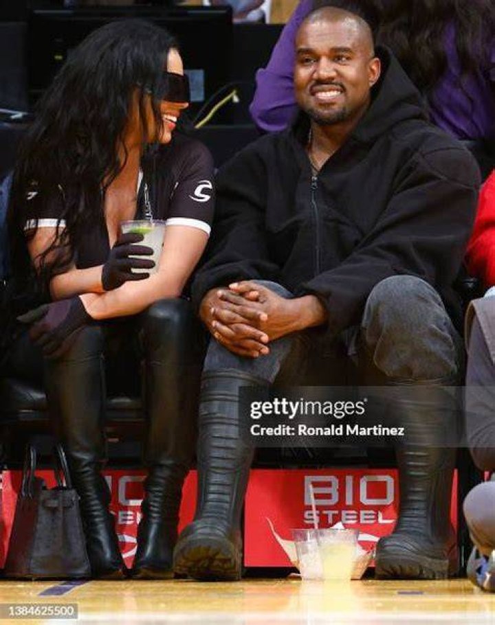 Chaney Jones & Kanye West At Lakers Game: Photos – Hollywood Life