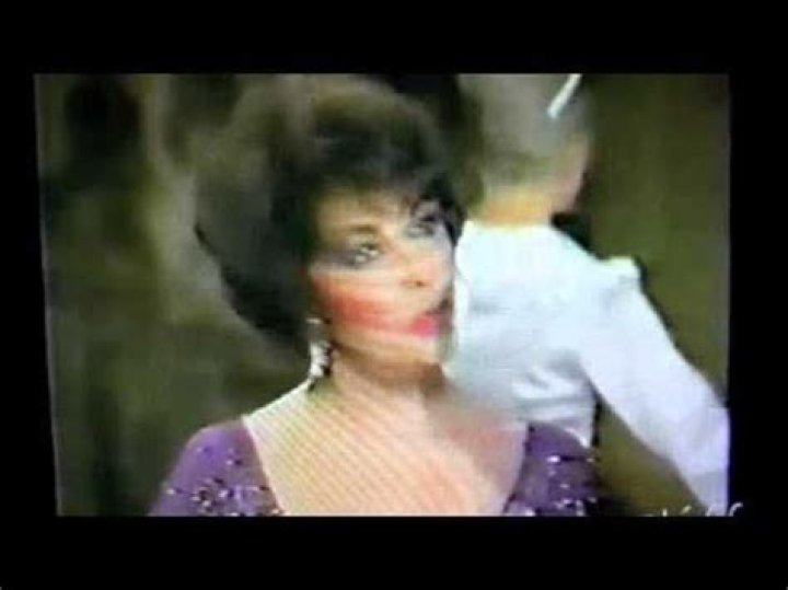 Channeling Elizabeth Taylor – Hollywood Life