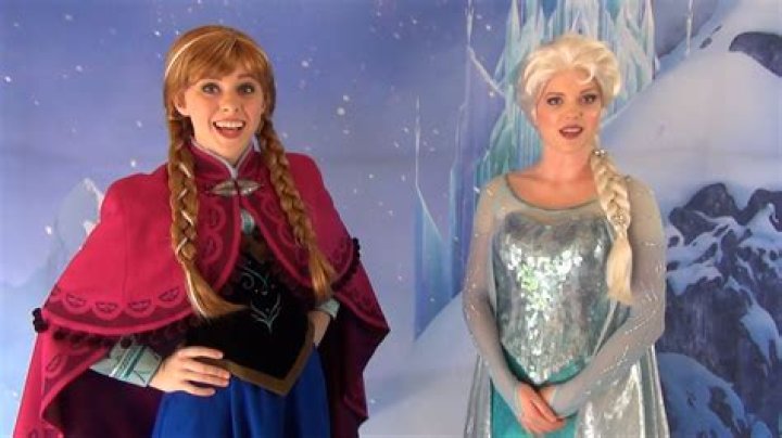 Channels Elsa From ‘Frozen’ – Hollywood Life